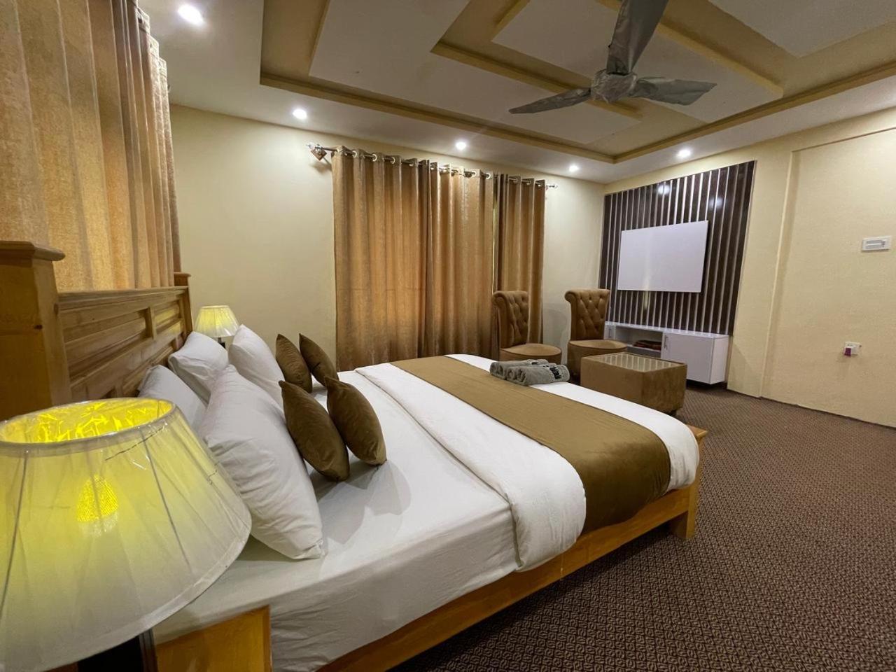 Skardu Saraye Hotel & Resort Екстер'єр фото